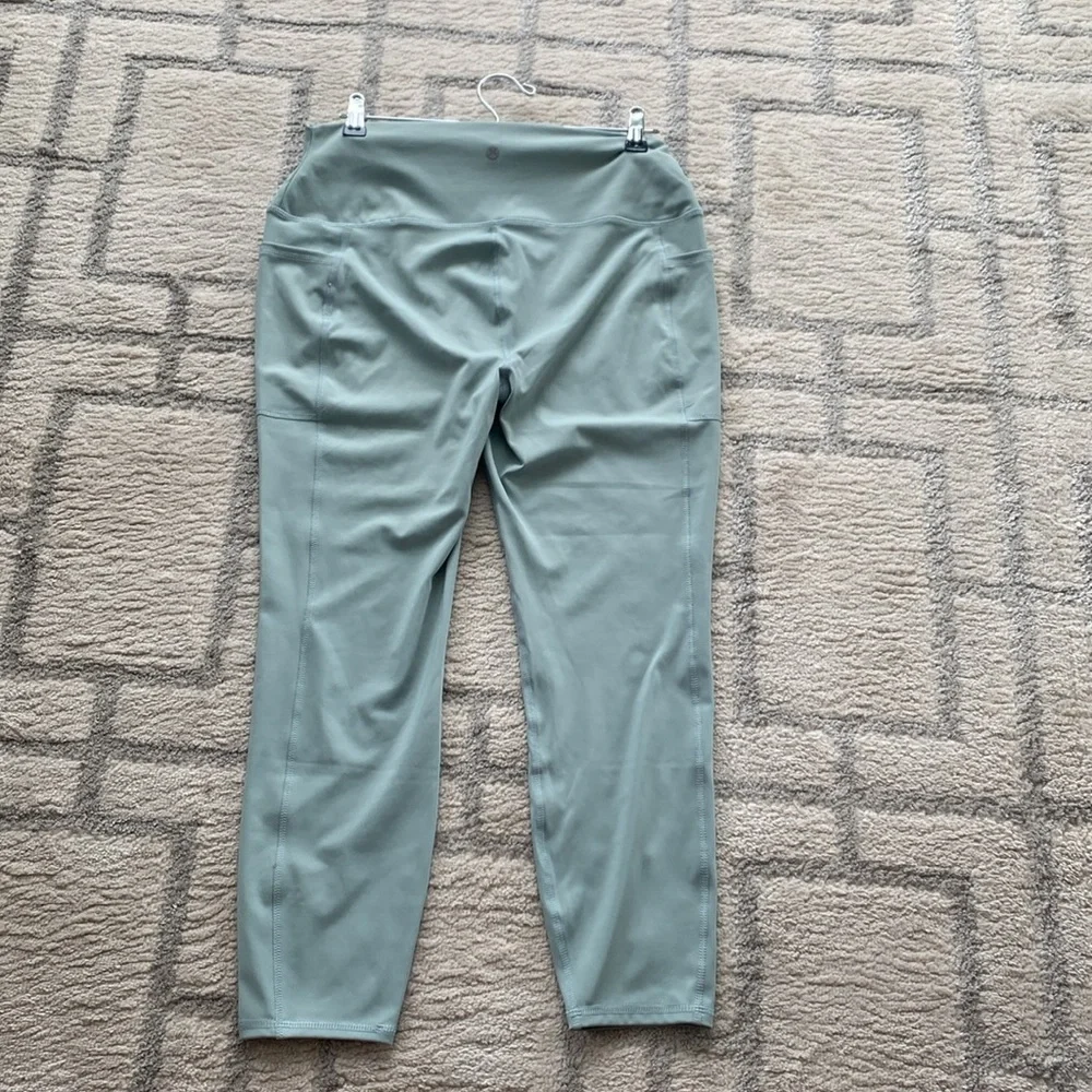 RBX pastel sage green crop leggings with side pockets size XL NWOT - Picture 9 of 11